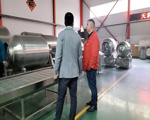 外國客戶來天潤,考察真空滾揉機等系列肉類制品設備,洽談合作(圖1) 外國客戶來天潤,考察真空滾揉機等系列肉類制品設備,洽談合作(圖1)