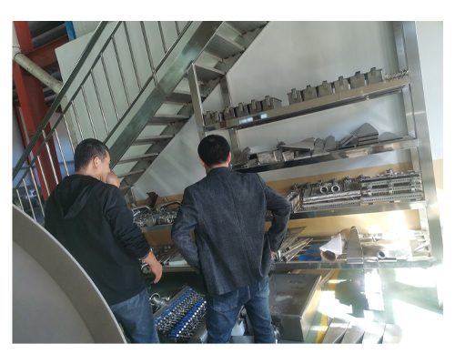 成都客戶來天潤參觀考察真空葉片式擠出機和真空滾揉機系列(圖1) 成都客戶來天潤參觀考察真空葉片式擠出機和真空滾揉機系列(圖1)